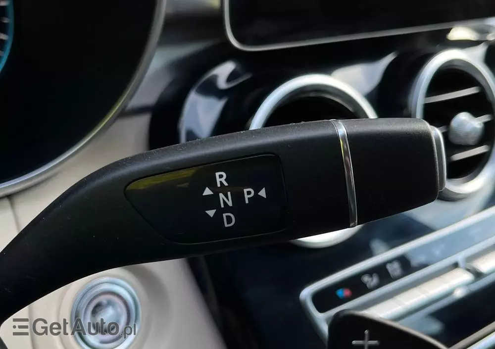 MERCEDES-BENZ Klasa C 300 e 9G-TRONIC