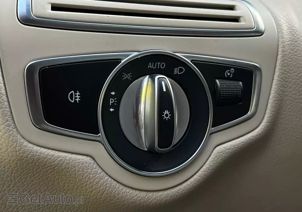 MERCEDES-BENZ Klasa C 300 e 9G-TRONIC