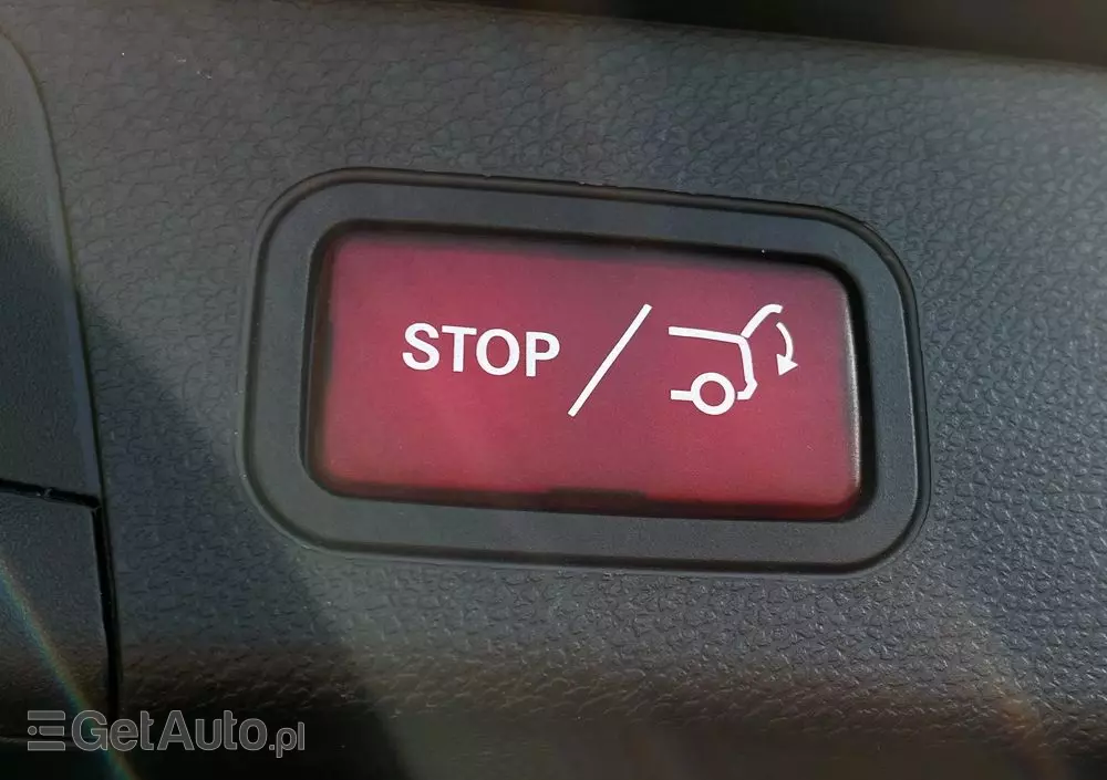 MERCEDES-BENZ Klasa C 300 e 9G-TRONIC