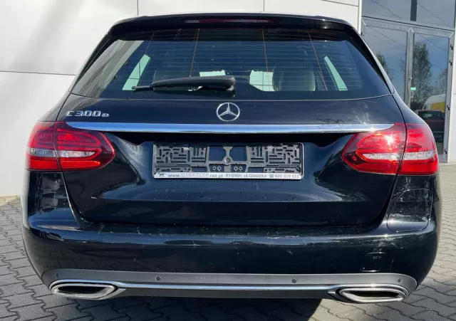 MERCEDES-BENZ Klasa C 300 e 9G-TRONIC