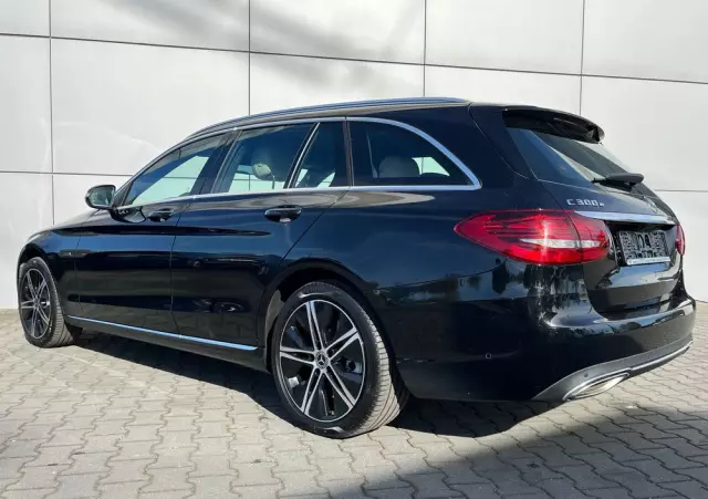 MERCEDES-BENZ Klasa C 300 e 9G-TRONIC