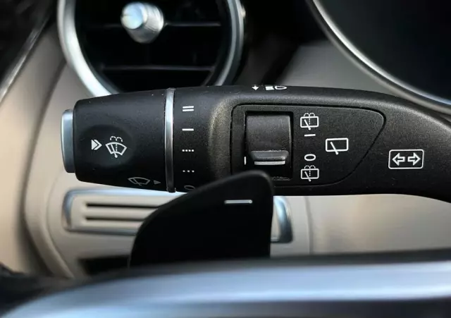 MERCEDES-BENZ Klasa C 300 e 9G-TRONIC