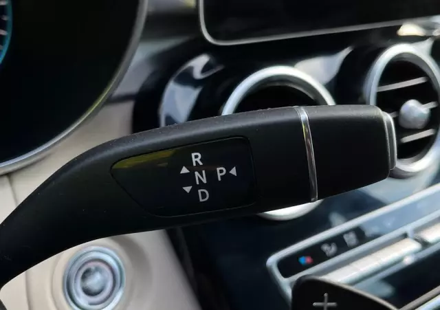 MERCEDES-BENZ Klasa C 300 e 9G-TRONIC