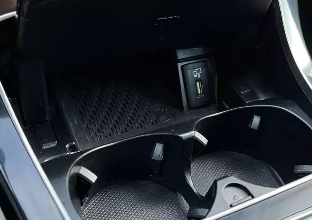 MERCEDES-BENZ Klasa C 300 e 9G-TRONIC