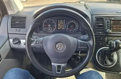 VOLKSWAGEN Multivan 