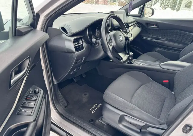 TOYOTA C-HR Style