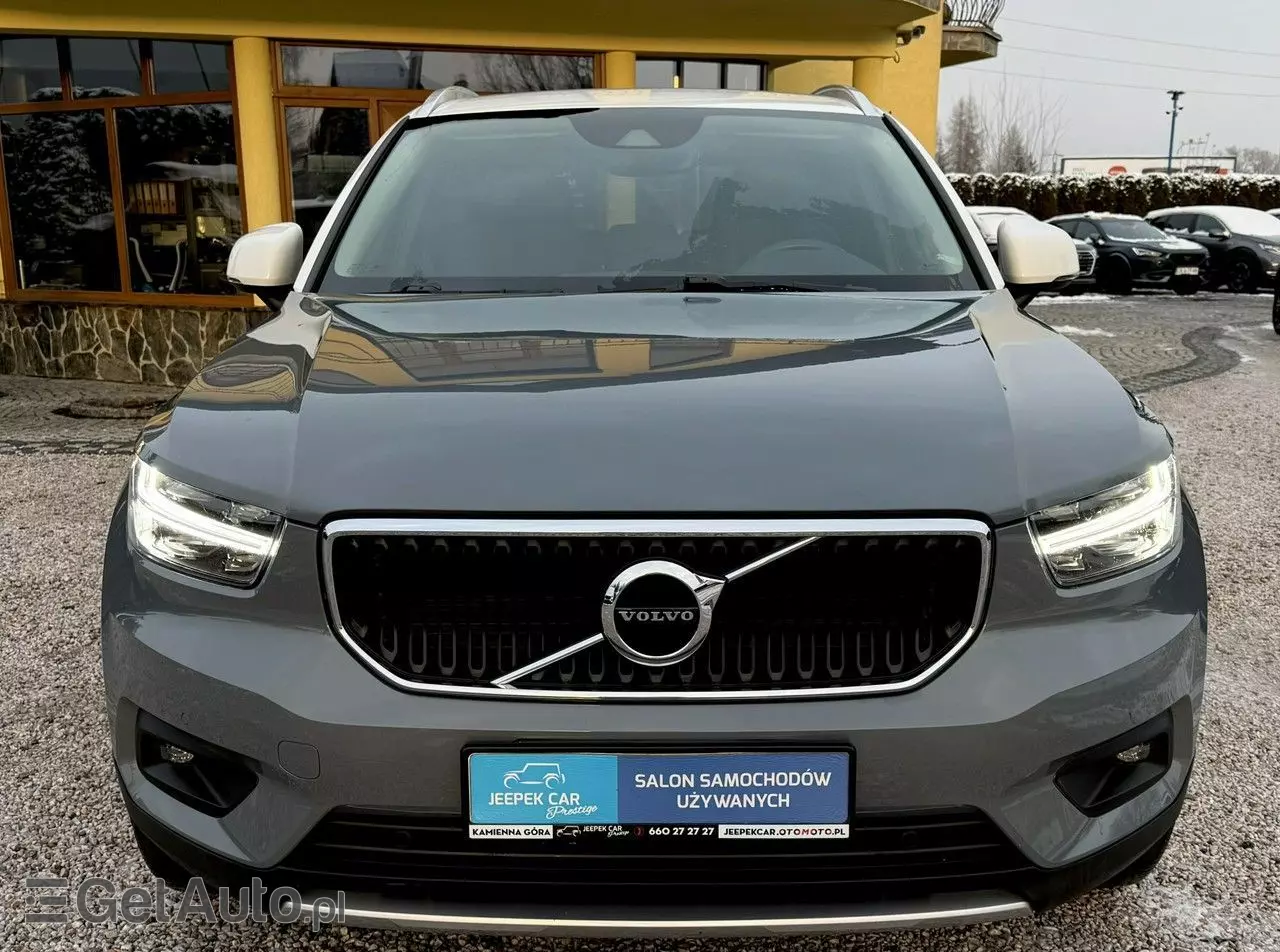 VOLVO XC 40 D3 AWD Momentum Pro