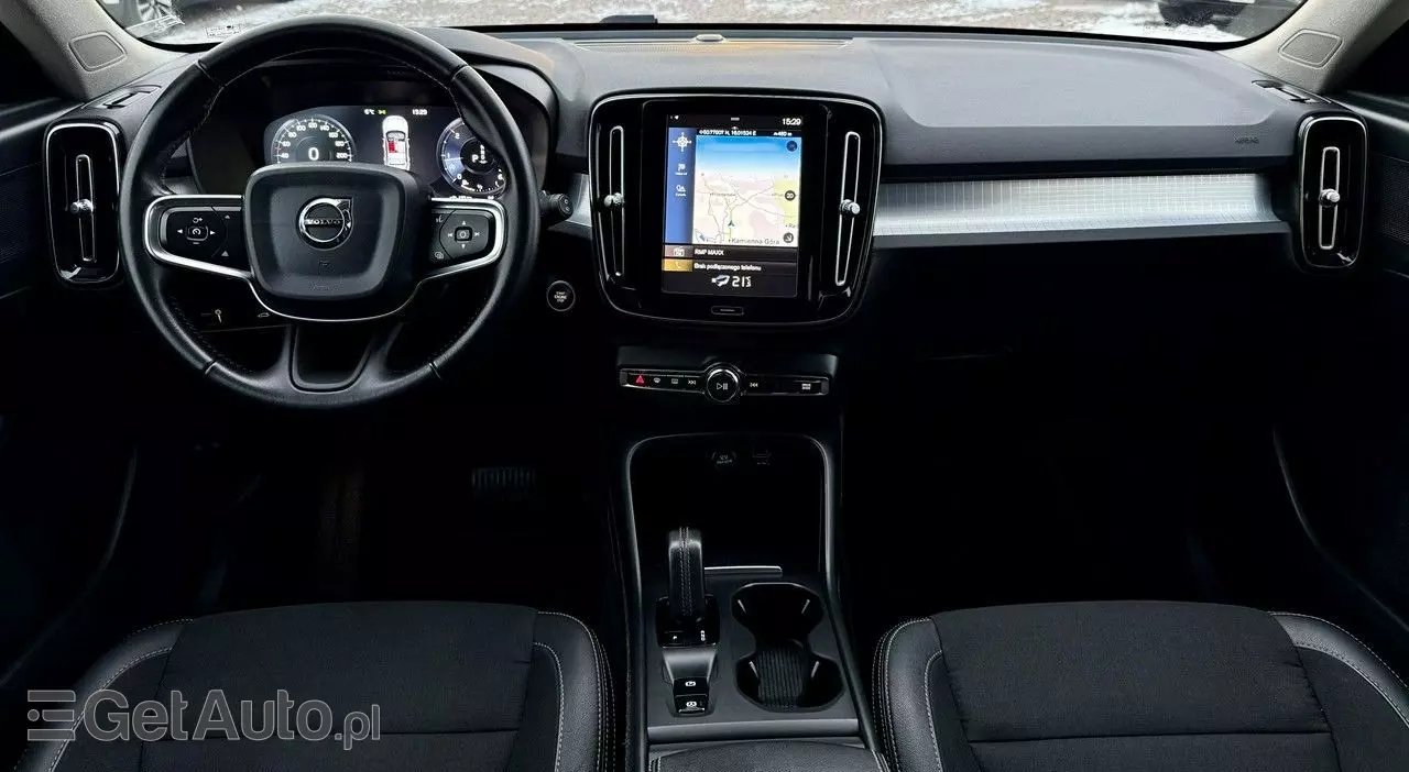 VOLVO XC 40 D3 AWD Momentum Pro