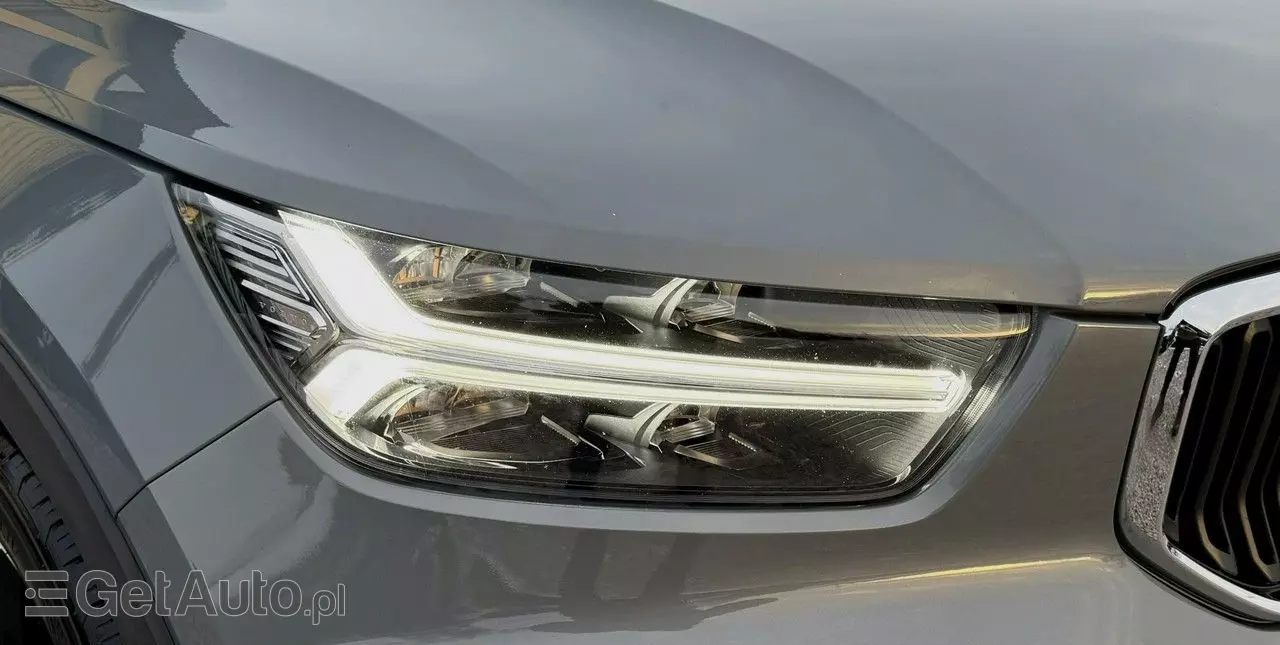 VOLVO XC 40 D3 AWD Momentum Pro