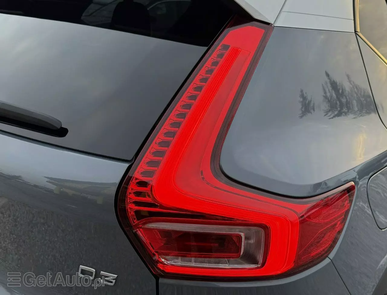 VOLVO XC 40 D3 AWD Momentum Pro