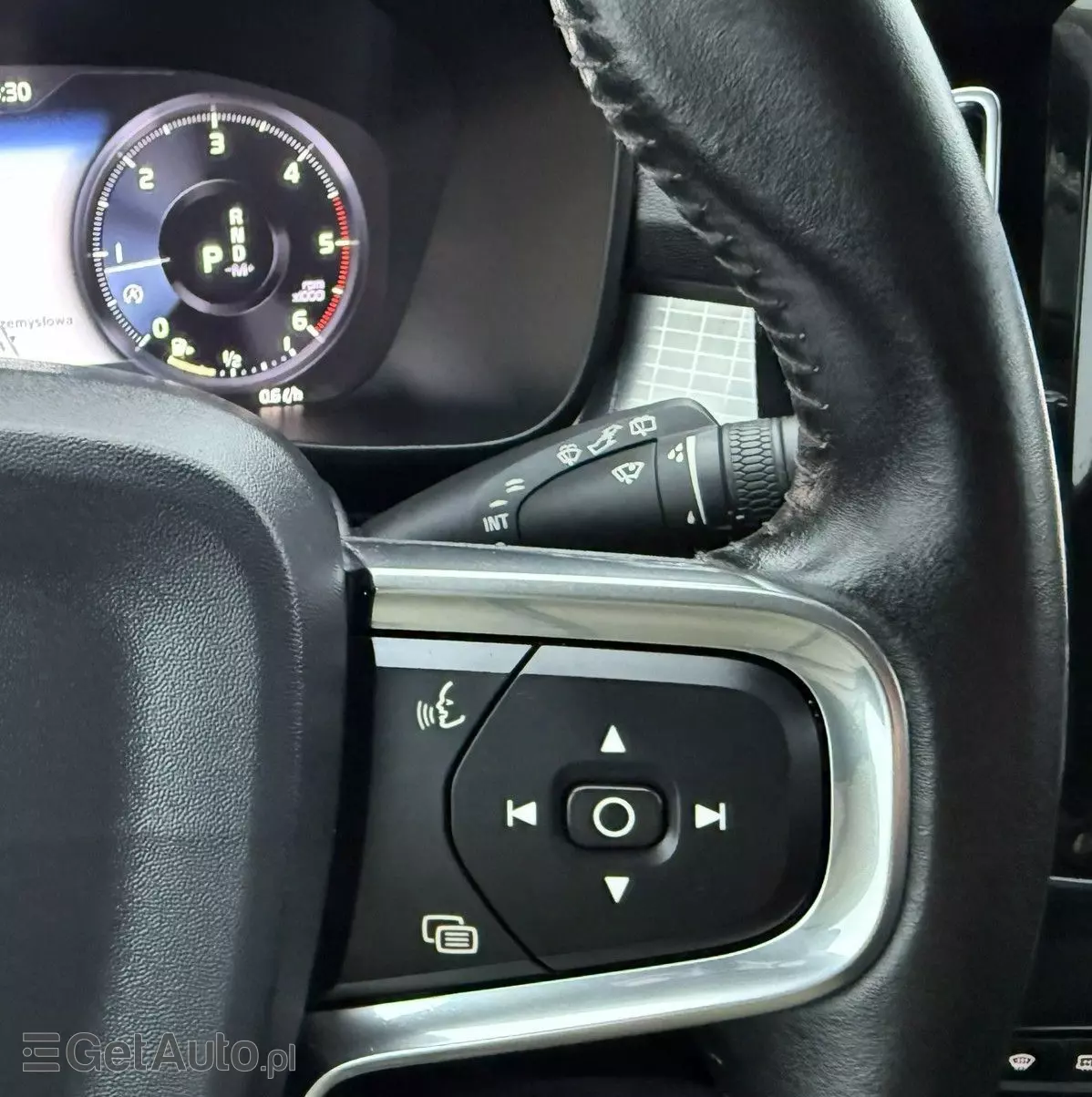 VOLVO XC 40 D3 AWD Momentum Pro