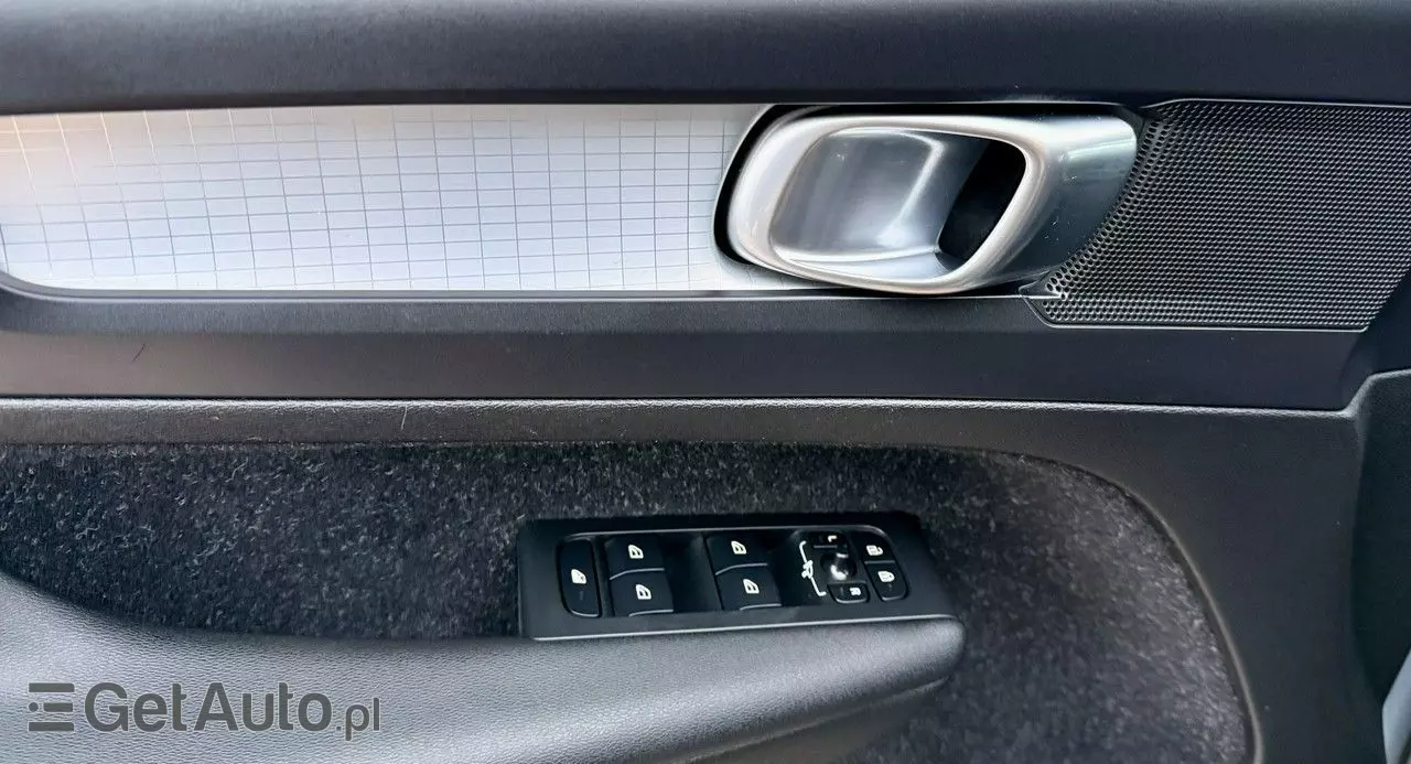 VOLVO XC 40 D3 AWD Momentum Pro