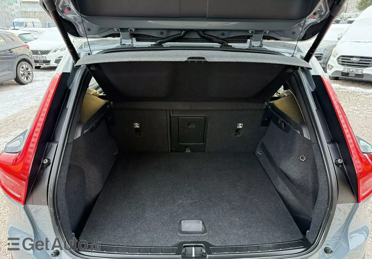 VOLVO XC 40 D3 AWD Momentum Pro