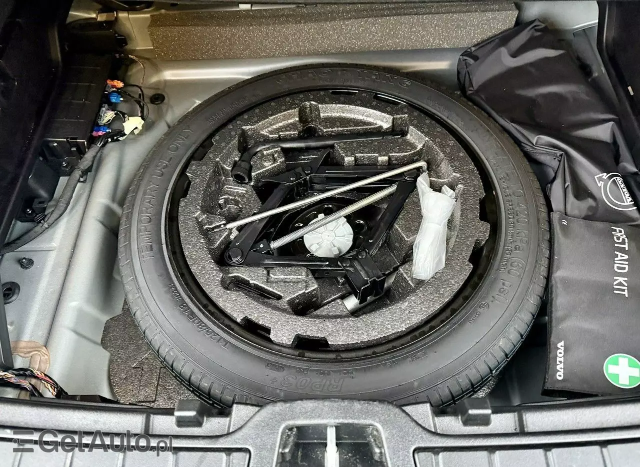 VOLVO XC 40 D3 AWD Momentum Pro