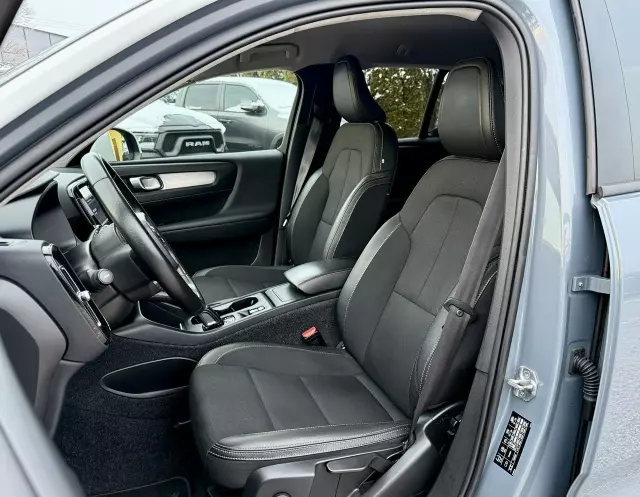 VOLVO XC 40 D3 AWD Momentum Pro