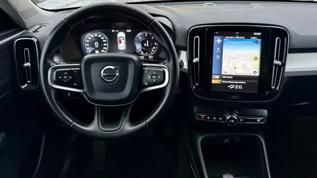 VOLVO XC 40 D3 AWD Momentum Pro