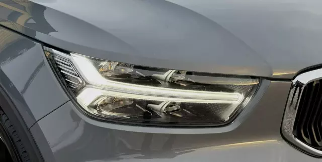 VOLVO XC 40 D3 AWD Momentum Pro