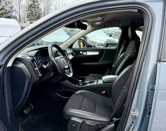 VOLVO XC 40 D3 AWD Momentum Pro