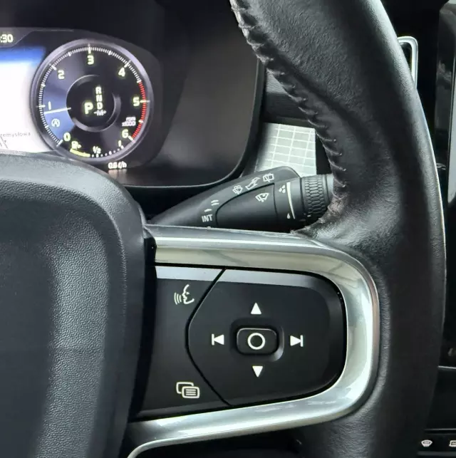 VOLVO XC 40 D3 AWD Momentum Pro