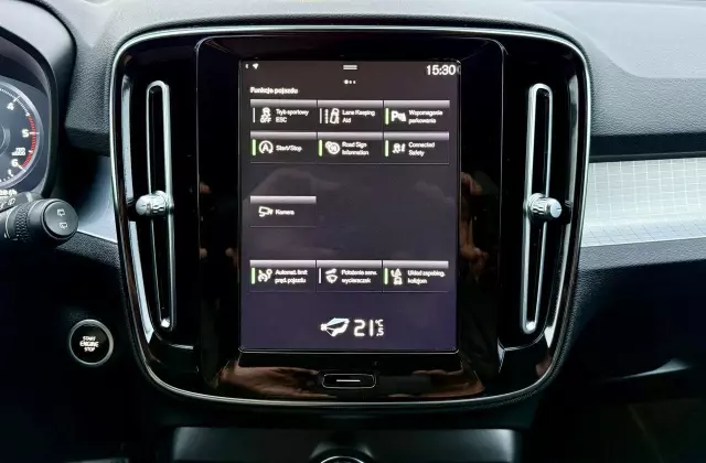 VOLVO XC 40 D3 AWD Momentum Pro