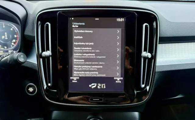 VOLVO XC 40 D3 AWD Momentum Pro