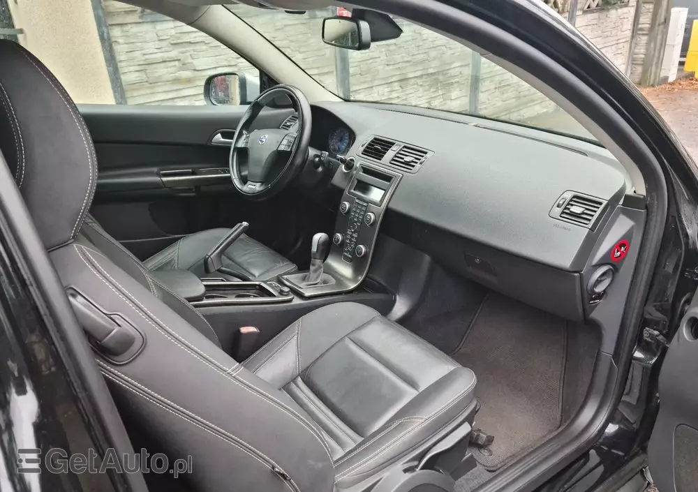 VOLVO C30 D2 DRIVe R-Design