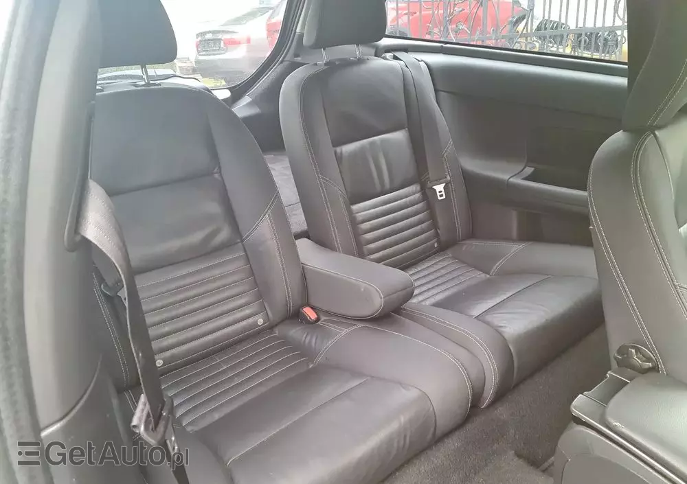 VOLVO C30 D2 DRIVe R-Design