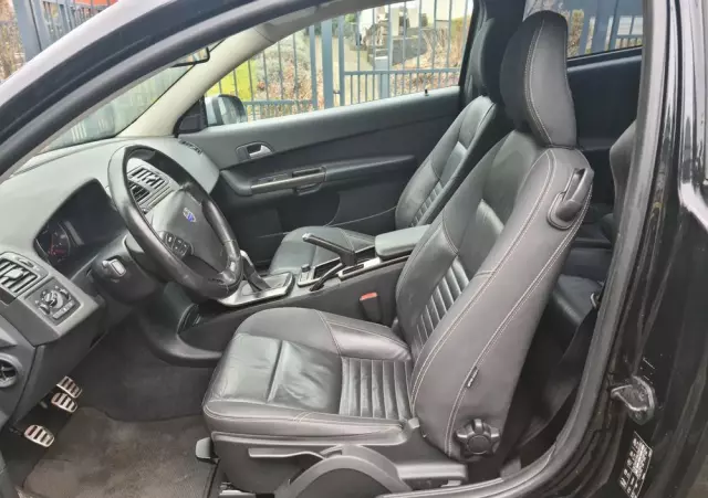 VOLVO C30 D2 DRIVe R-Design