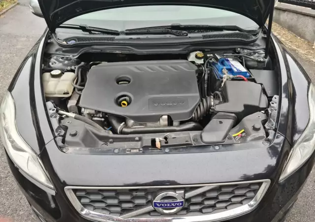 VOLVO C30 D2 DRIVe R-Design