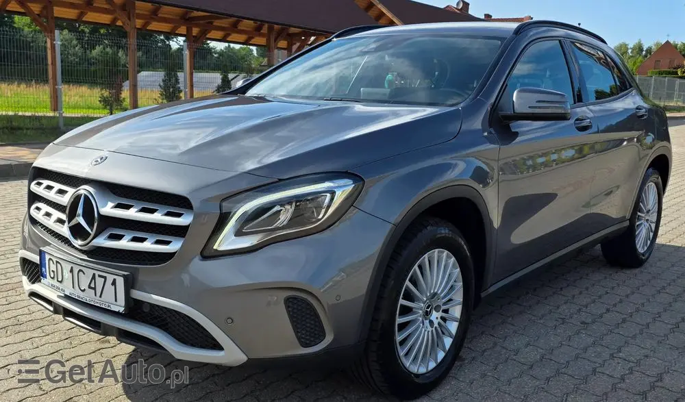 MERCEDES-BENZ GLA 200 7G-DCT