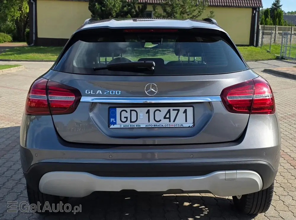 MERCEDES-BENZ GLA 200 7G-DCT
