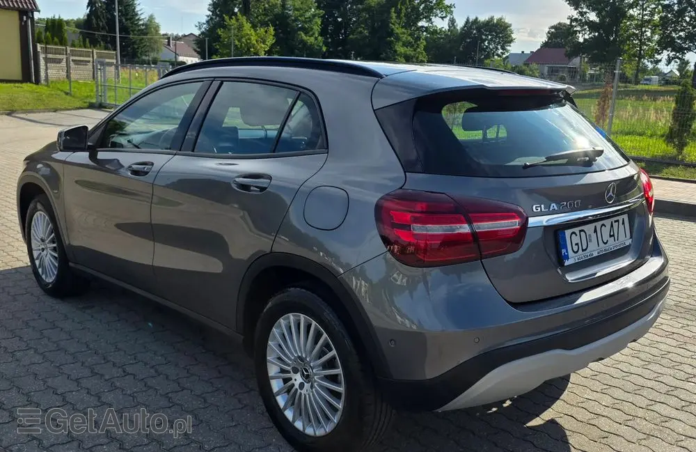 MERCEDES-BENZ GLA 200 7G-DCT
