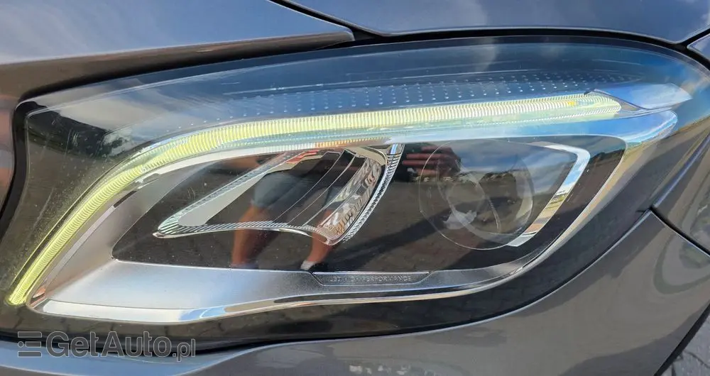 MERCEDES-BENZ GLA 200 7G-DCT