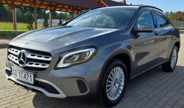 MERCEDES-BENZ GLA 200 7G-DCT