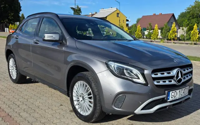 MERCEDES-BENZ GLA 200 7G-DCT