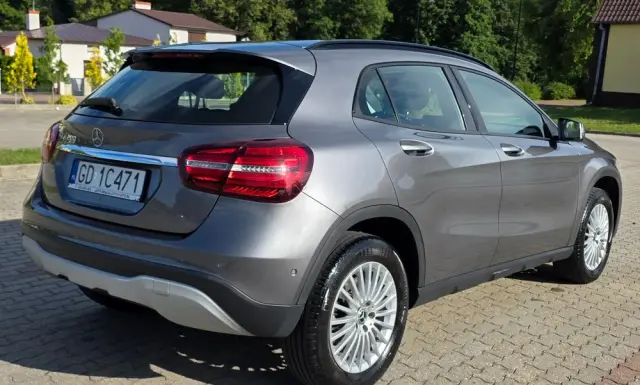 MERCEDES-BENZ GLA 200 7G-DCT
