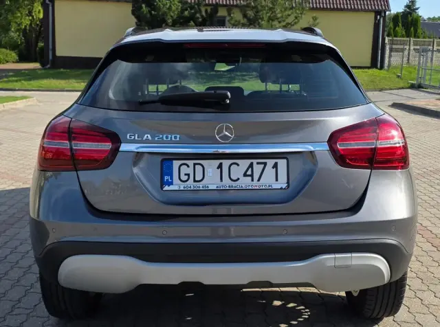 MERCEDES-BENZ GLA 200 7G-DCT