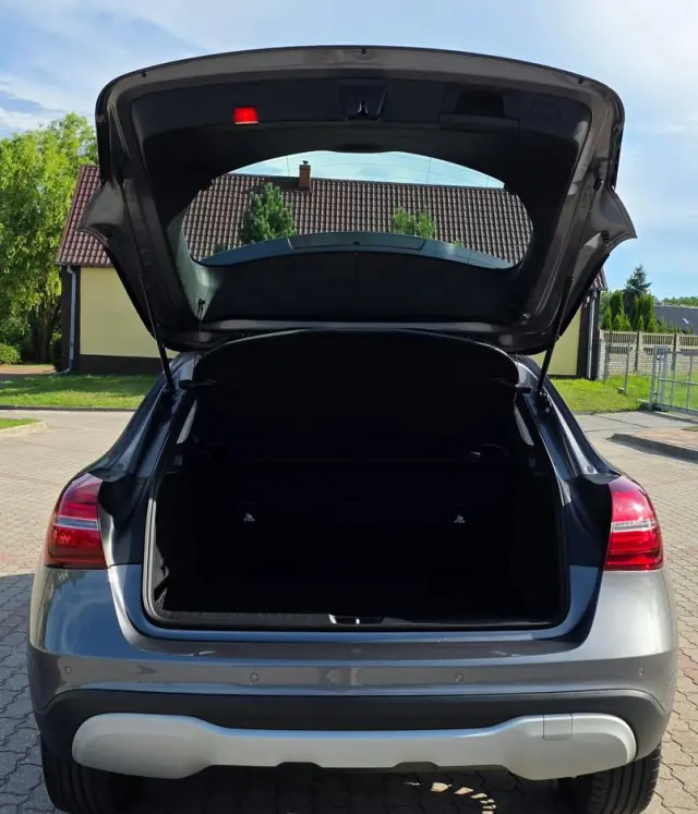 MERCEDES-BENZ GLA 200 7G-DCT