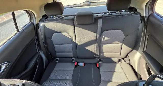 MERCEDES-BENZ GLA 200 7G-DCT