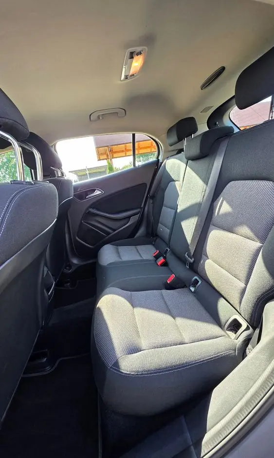 MERCEDES-BENZ GLA 200 7G-DCT