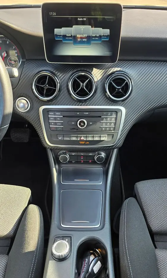 MERCEDES-BENZ GLA 200 7G-DCT