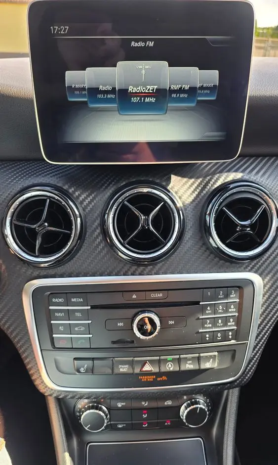 MERCEDES-BENZ GLA 200 7G-DCT