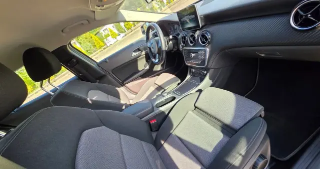 MERCEDES-BENZ GLA 200 7G-DCT