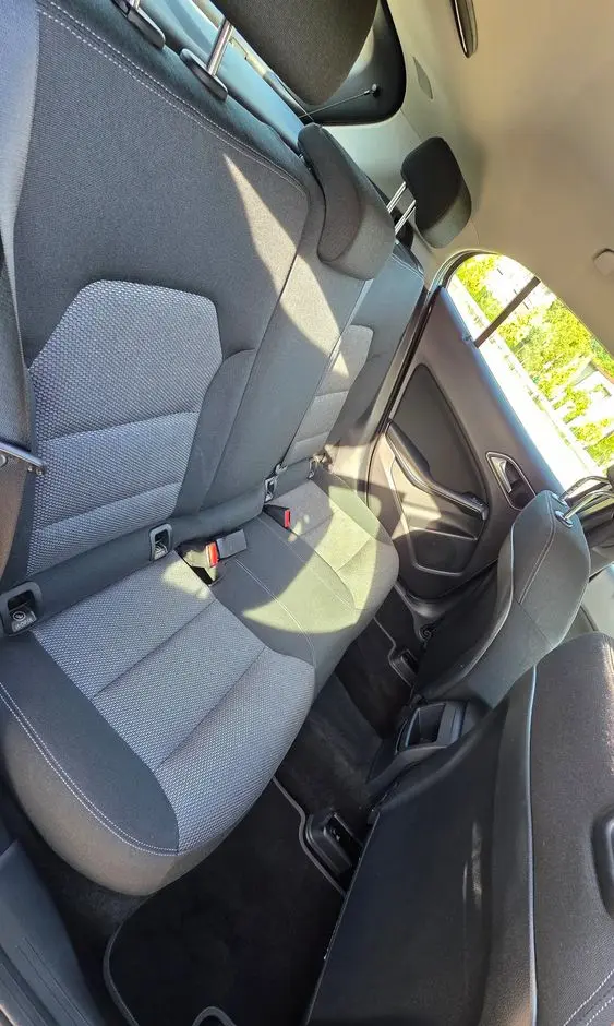 MERCEDES-BENZ GLA 200 7G-DCT