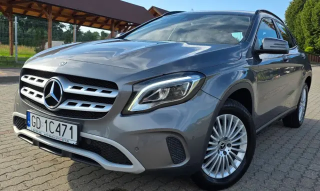 MERCEDES-BENZ GLA 200 7G-DCT