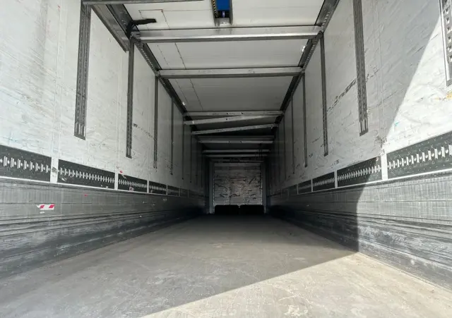 SCHMITZ CARGOBULL OSIE SCHMITZ DOPPELSTOCK CARRIER VECTOR 1850 MT 