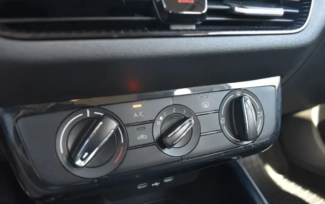 SKODA Fabia 1.0 Ambition