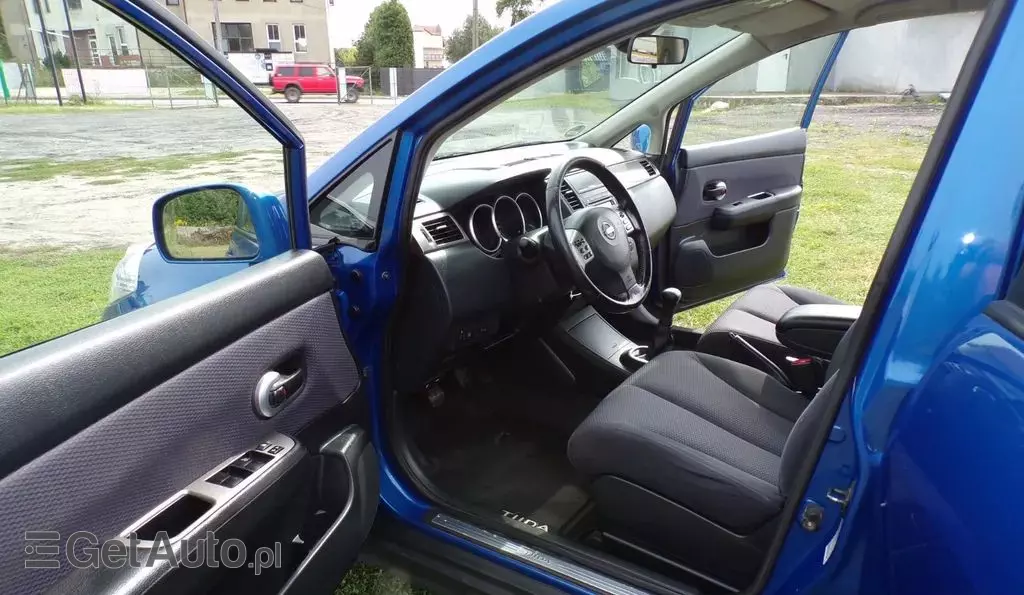 NISSAN Tiida 