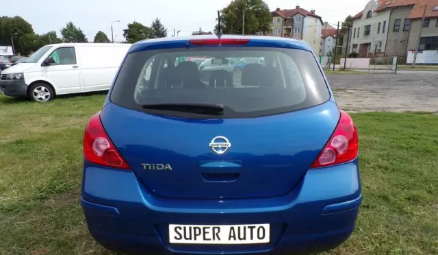 NISSAN Tiida 