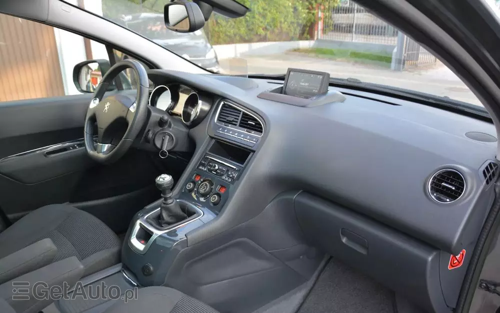 PEUGEOT 5008 1.6 THP Allure 7os
